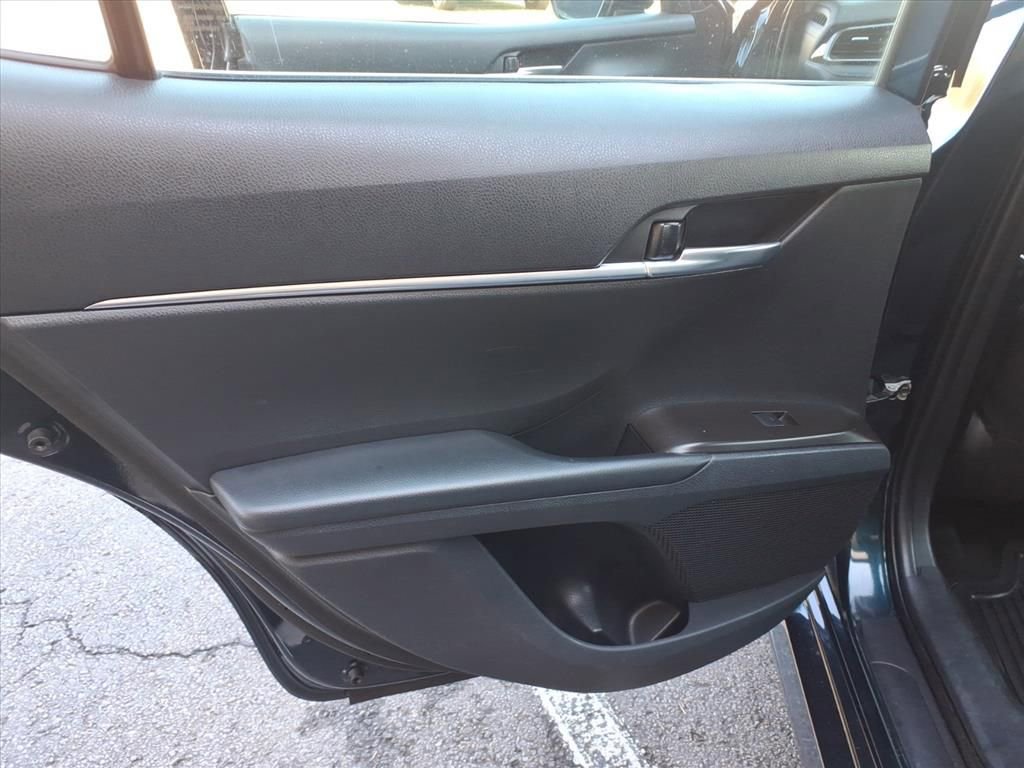 Used 2021 Toyota Camry LE image 19