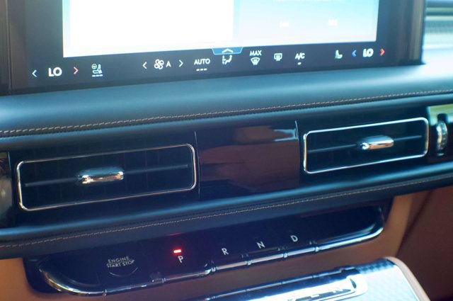 Used 2025 Lincoln Aviator Black Label w/ Jet Appearance Package AWD/4WD image 28