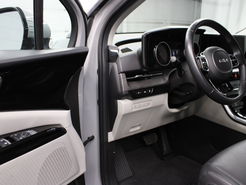 Used 2023 Kia Carnival EX FWD image 48