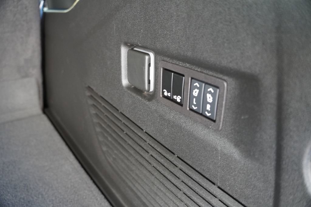 Certified 2024 Chevrolet Suburban High Country image 21