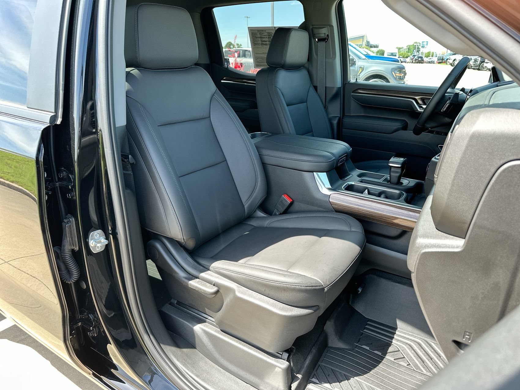 Used 2026 Chevrolet Silverado 1500 LT Trail Boss w/ LT Trail Boss Premium Package AWD/4WD image 24