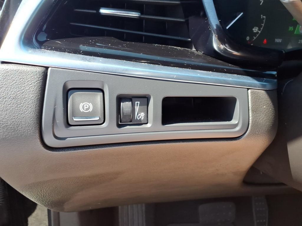 Used 2024 Cadillac XT6 Luxury w/ LPO, Floor Liner Package AWD/4WD image 13