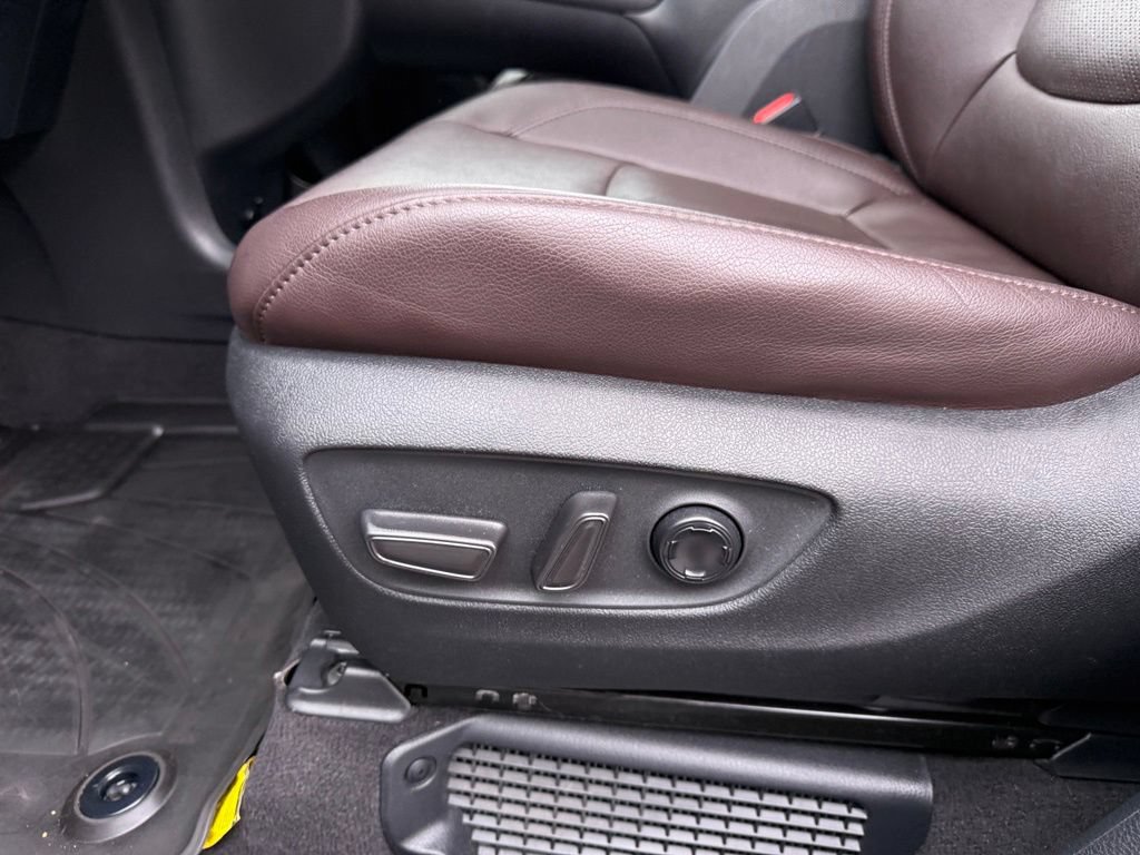 Used 2024 Toyota Sienna Platinum AWD/4WD image 16