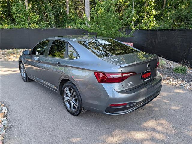 Used 2022 Volkswagen Jetta SE FWD image 3