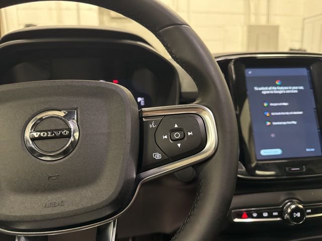 Used 2023 Volvo XC40 Recharge Plus image 22