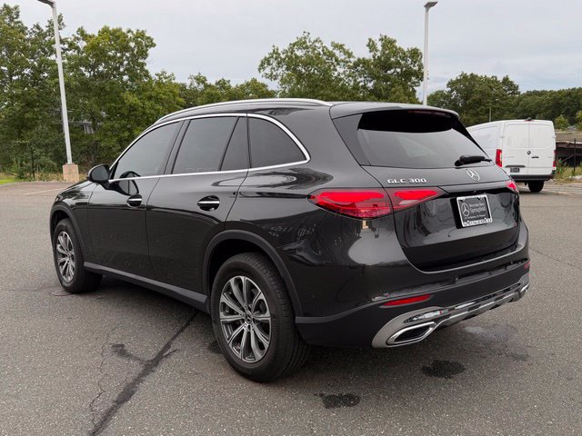 Used 2024 Mercedes-Benz GLC 300 4MATIC image 5