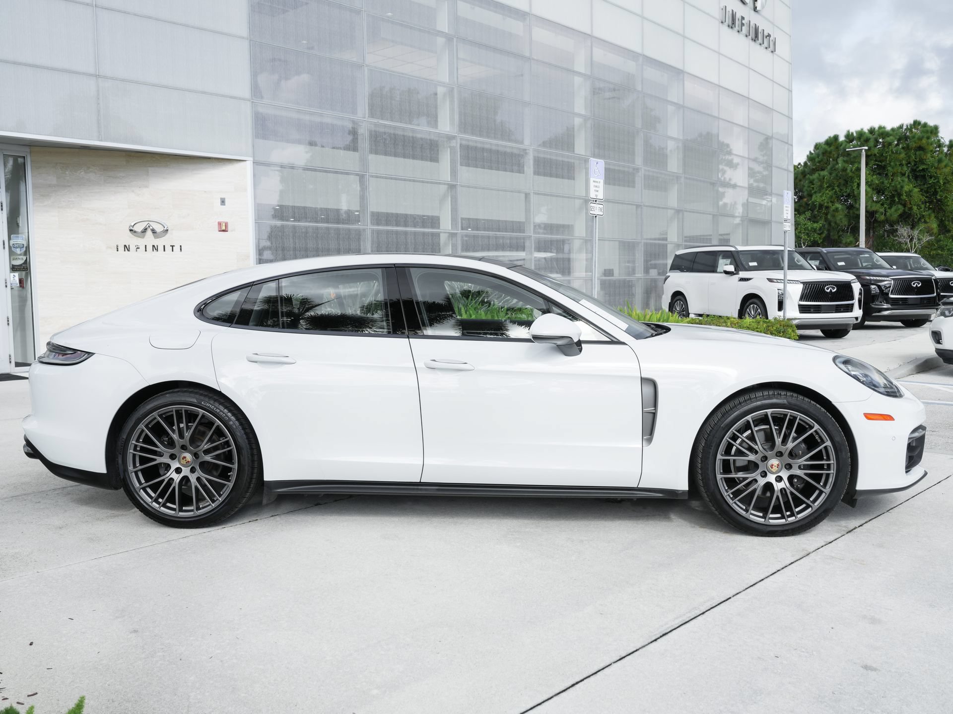 Used 2023 Porsche Panamera Platinum Edition RWD image 9