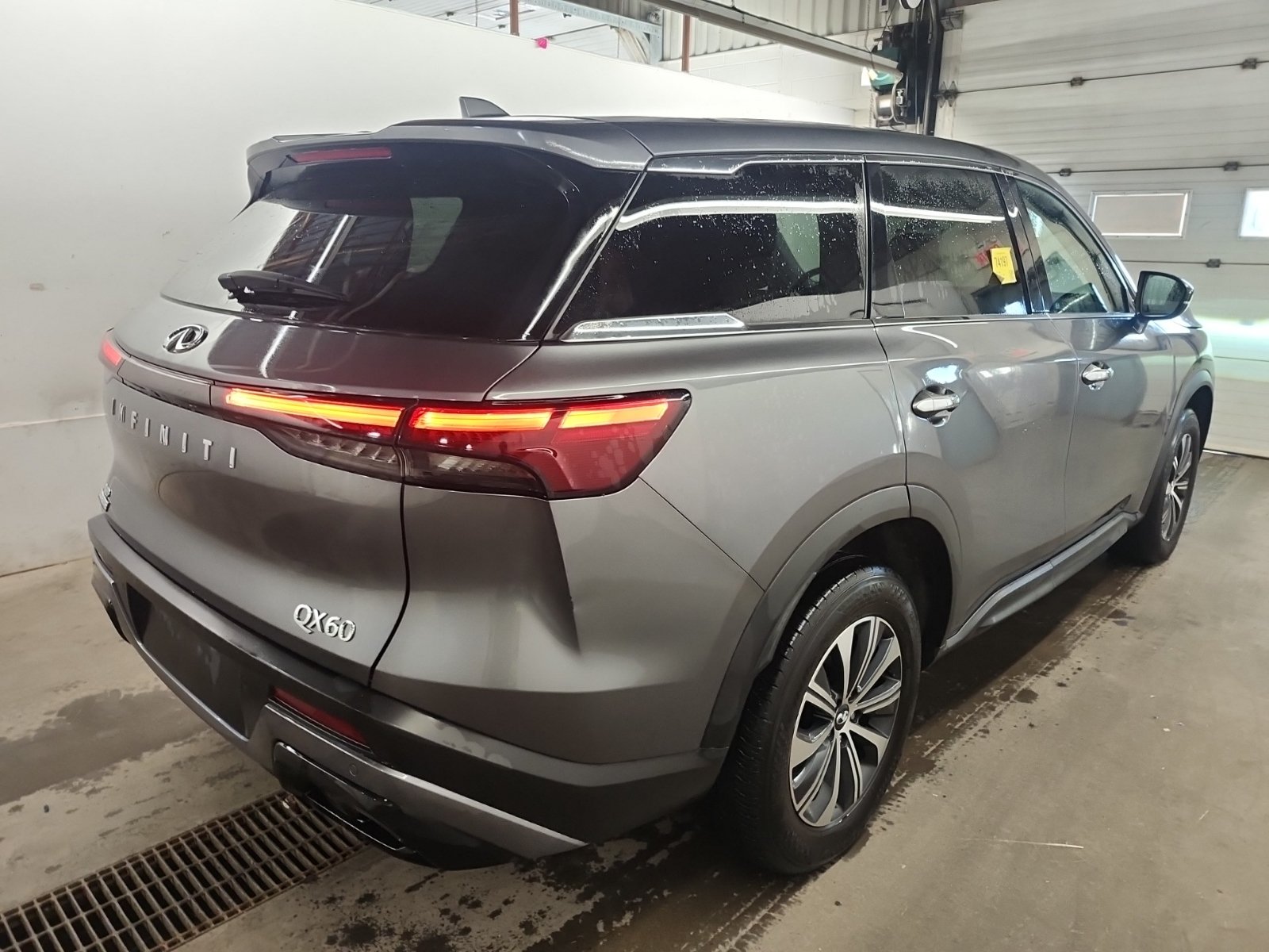 Used 2024 INFINITI QX60 Pure AWD/4WD image 2