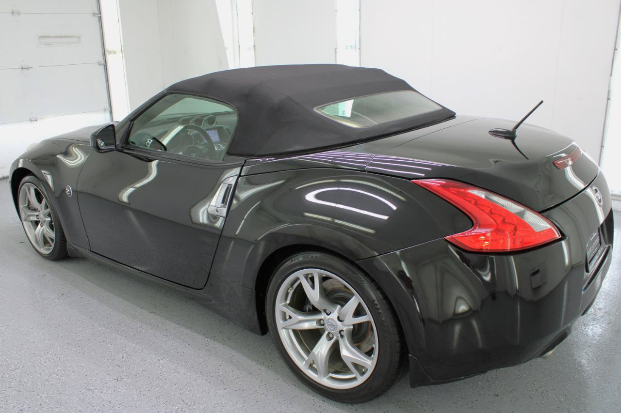 Used 2010 Nissan 370Z Touring w/ Sport Pkg RWD image 28