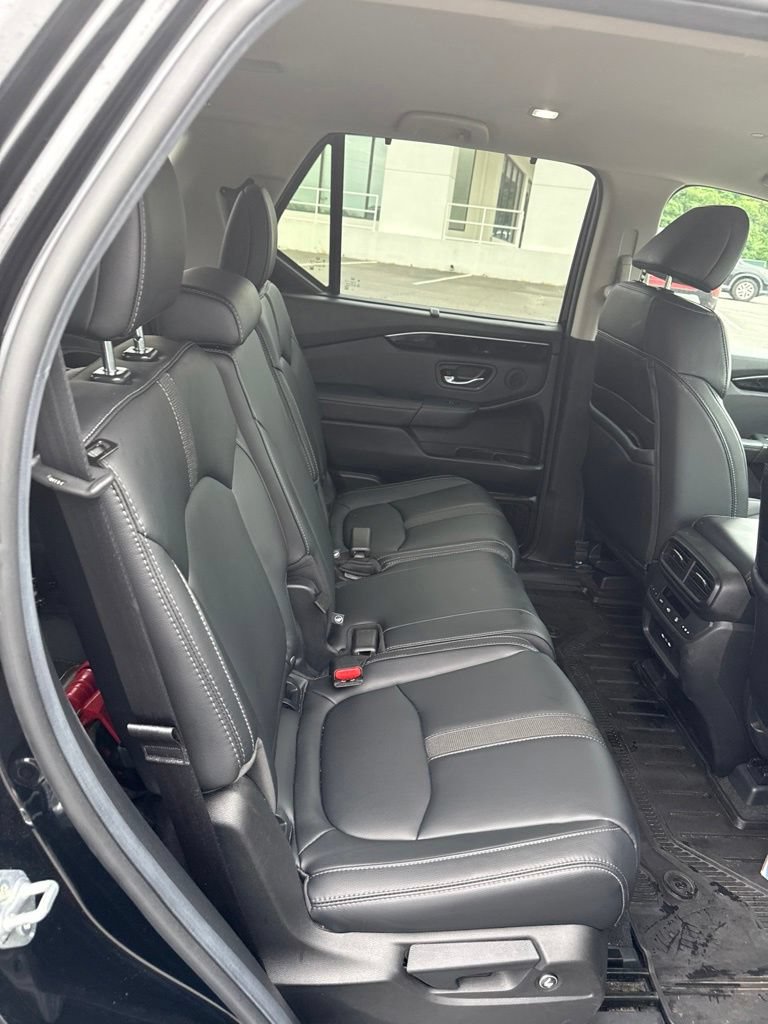 Used 2025 Honda Pilot EX-L image 10