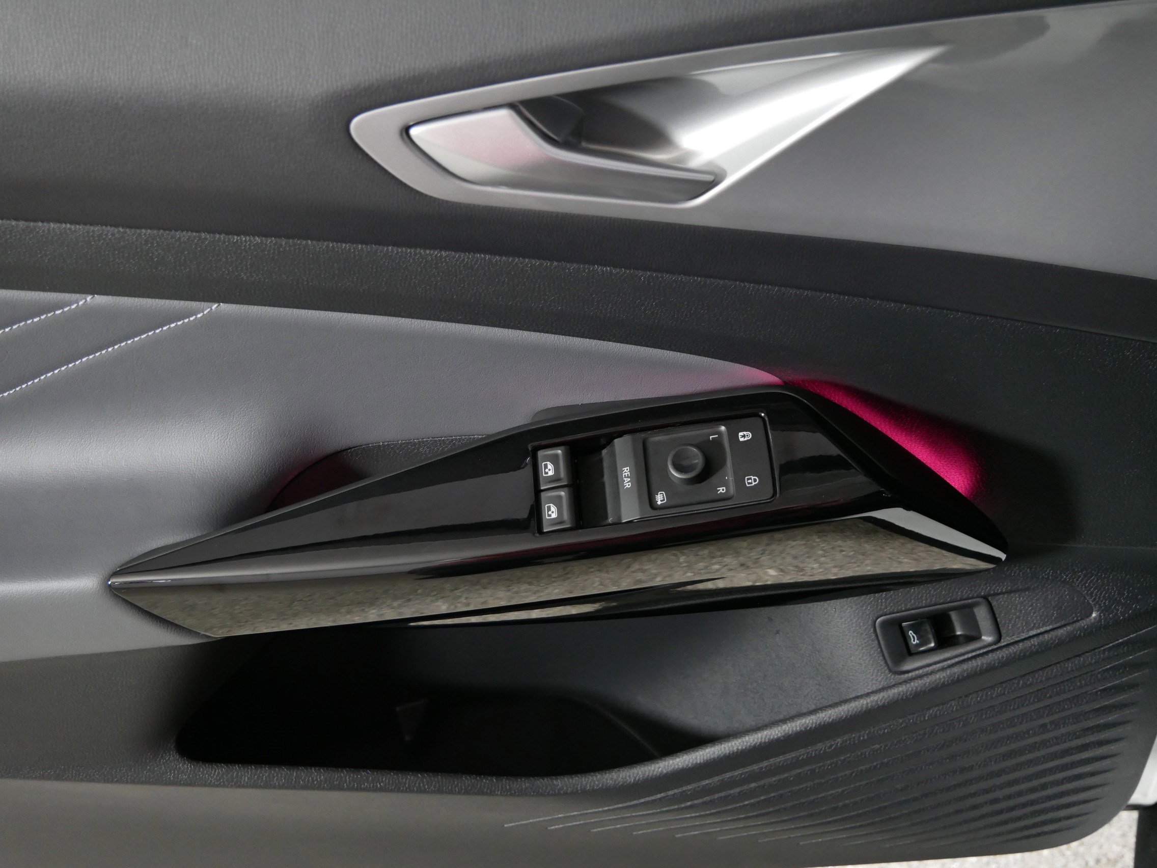 Used 2023 Volkswagen ID.4 Pro S image 19