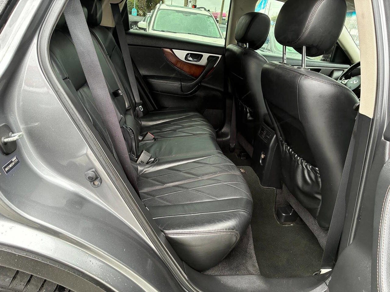 Used 2014 INFINITI QX70 Base AWD 4dr SUV (3.7L V6) w/ Premium Package image 11