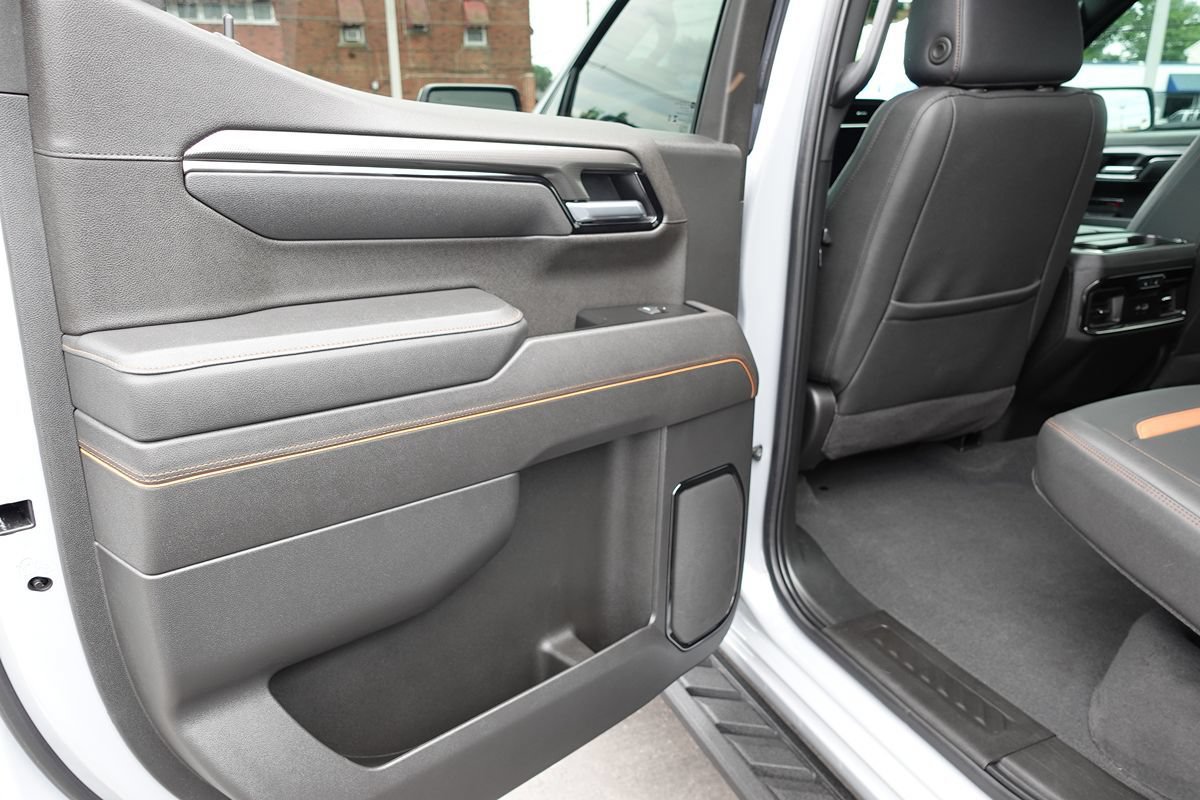 Used 2025 GMC Sierra 1500 AT4 w/ Technology Package AWD/4WD image 26