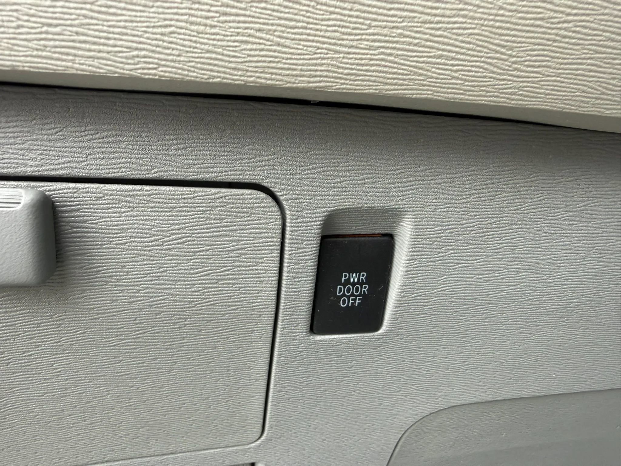 Used 2013 Toyota Sienna LE w/ Towing Pkg image 22