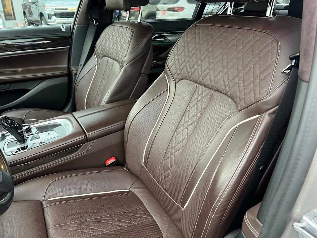 Used 2021 BMW 750i xDrive w/ Executive Package AWD/4WD image 15