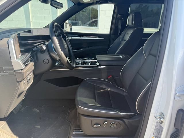 Used 2025 Cadillac Escalade Sport AWD/4WD image 4