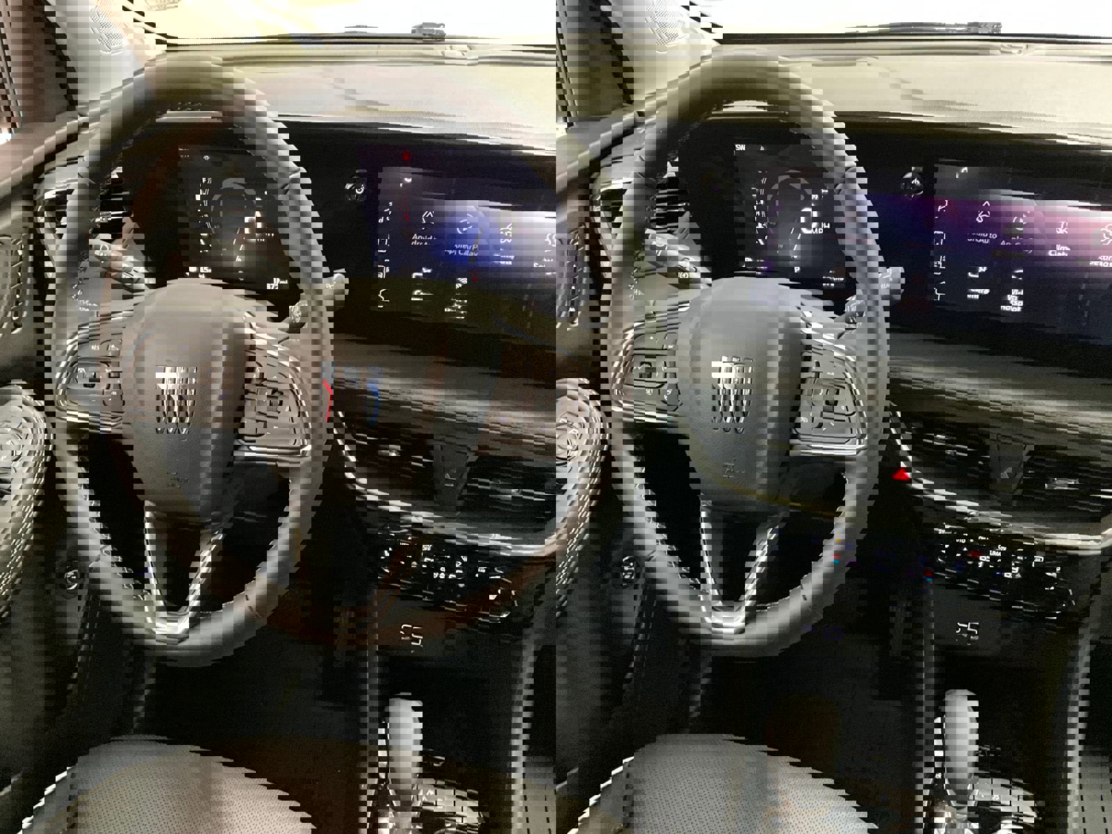 Used 2025 Buick Encore GX Avenir w/ Avenir Technology Package image 6