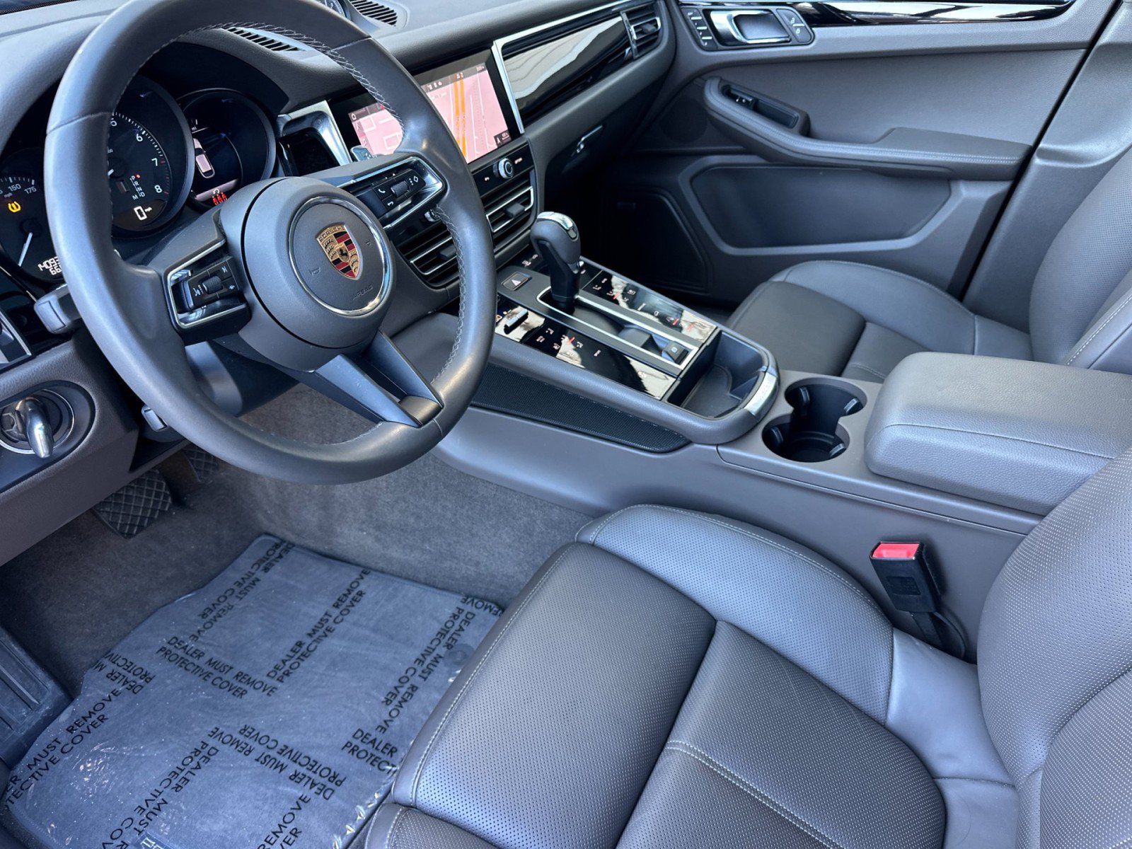 Used 2022 Porsche Macan w/ Premium Package Plus image 4
