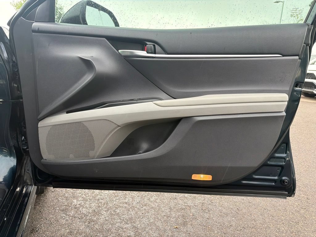 Used 2019 Toyota Camry SE FWD image 11