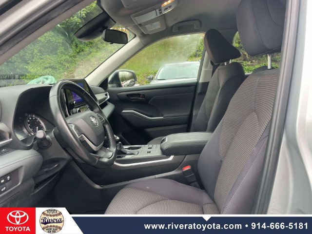 Used 2023 Toyota Highlander LE FWD image 16