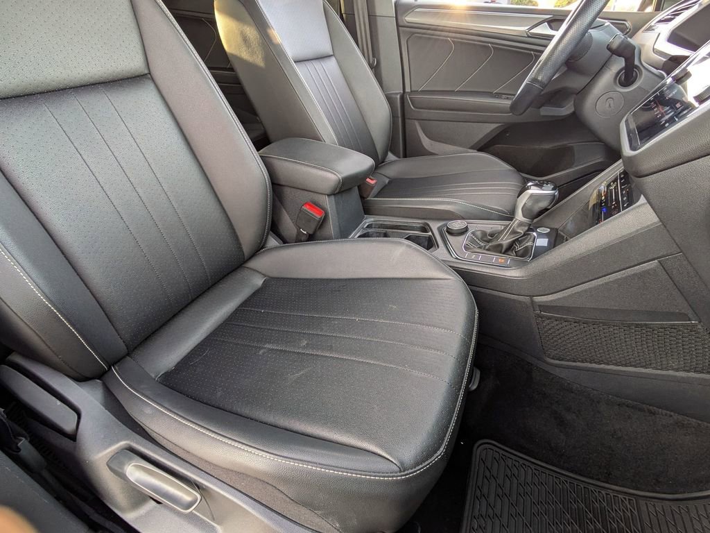 Used 2023 Volkswagen Tiguan SE R-Line image 30