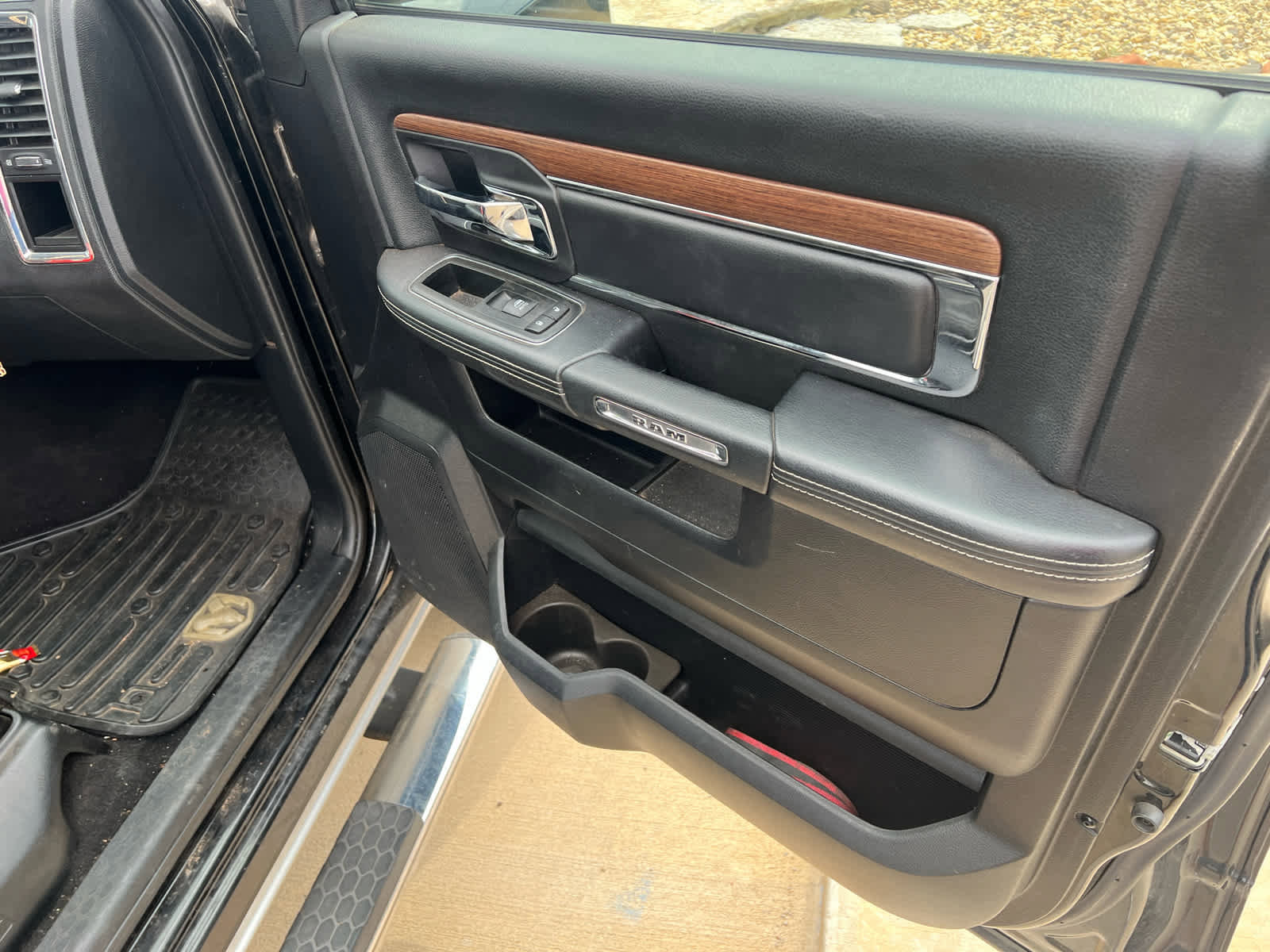 Used 2014 RAM 3500 Laramie image 13