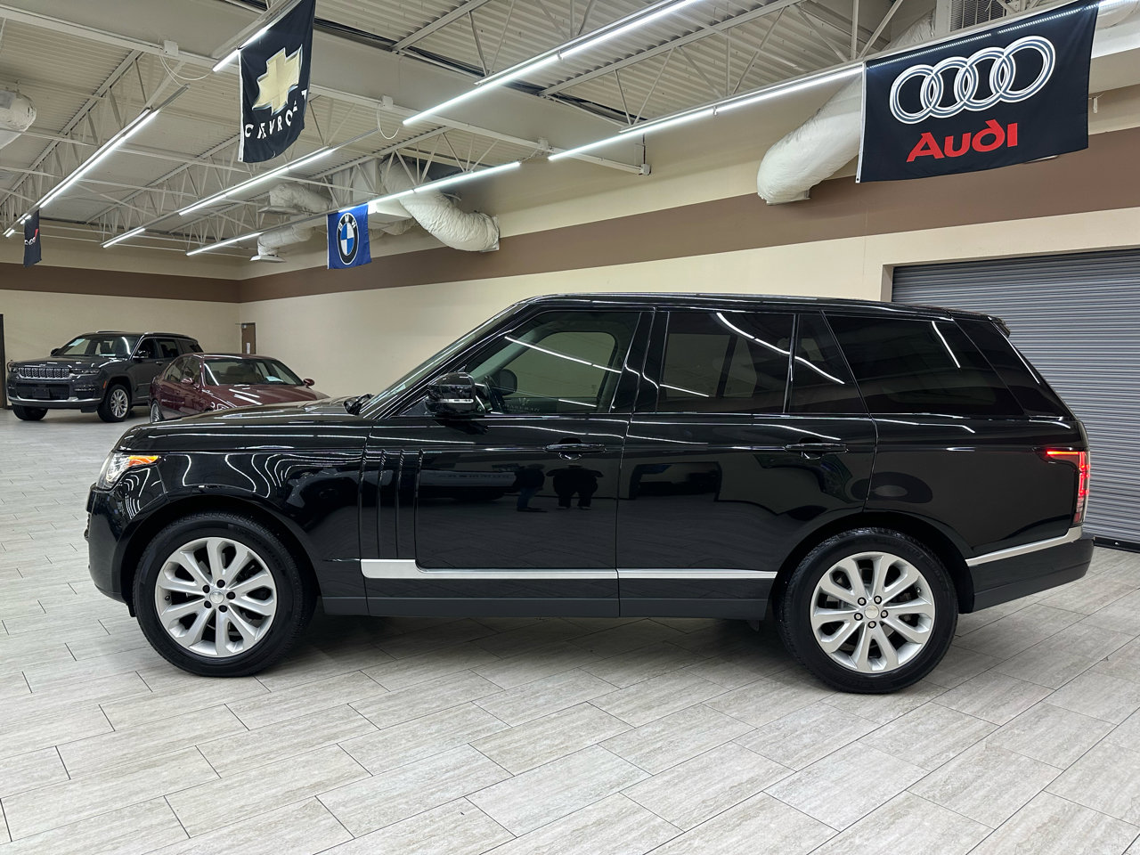 Used 2014 Land Rover Range Rover HSE image 10