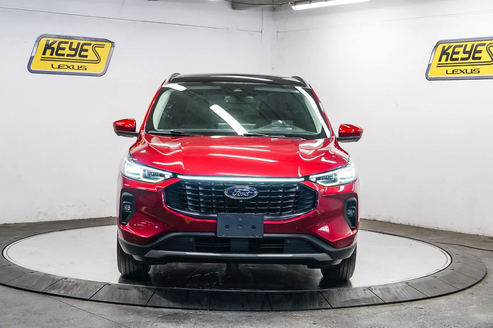 Used 2023 Ford Escape SE w/ PHEV Premium Package FWD image 6