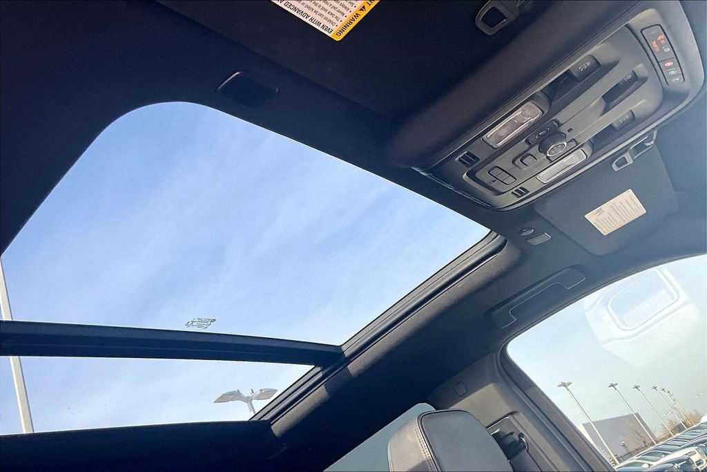 Used 2021 GMC Yukon Denali w/ Denali Premium Package image 16