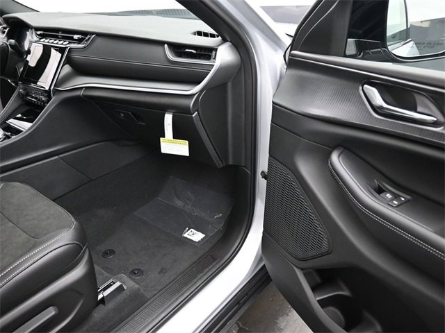 New 2025 Jeep Grand Cherokee Altitude image 22