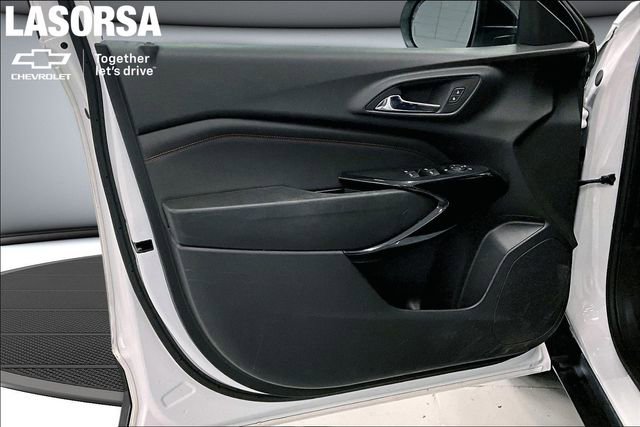 Certified 2025 Chevrolet Trax RS w/ Sunroof Package FWD image 23