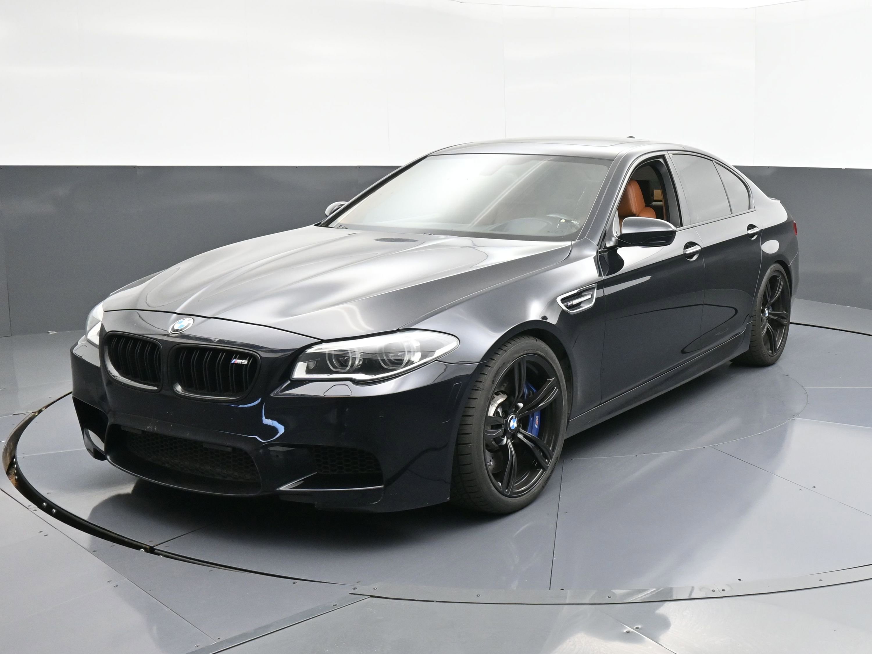 Used 2015 BMW M5 image 4