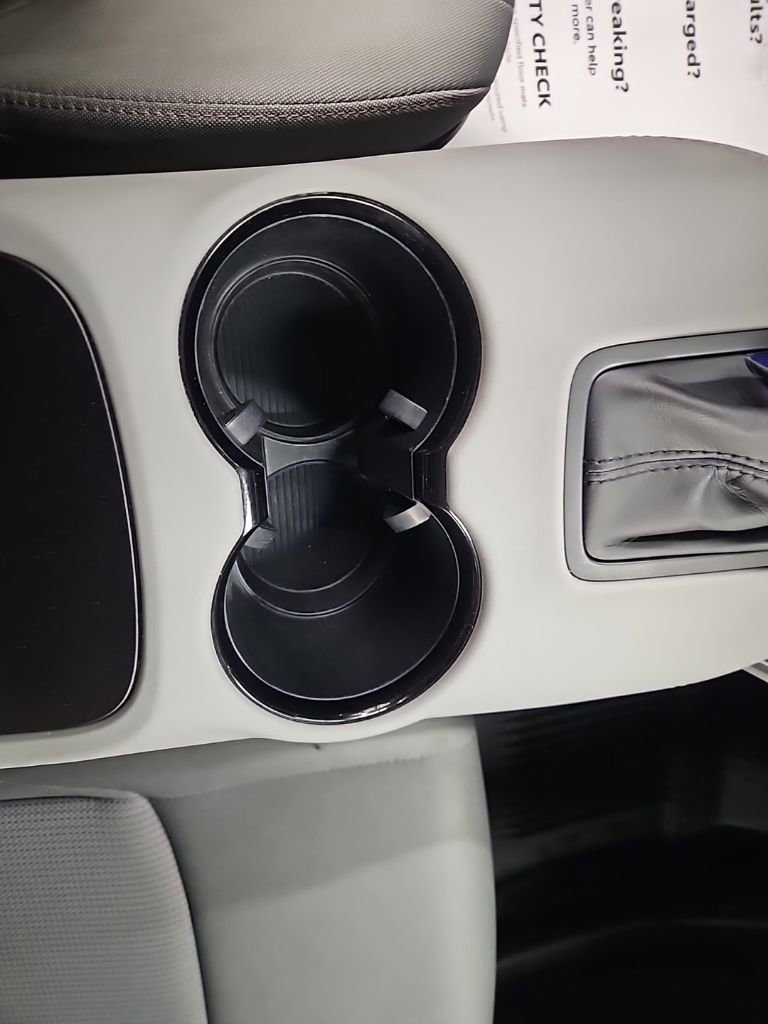 Used 2023 Toyota Venza LE image 24