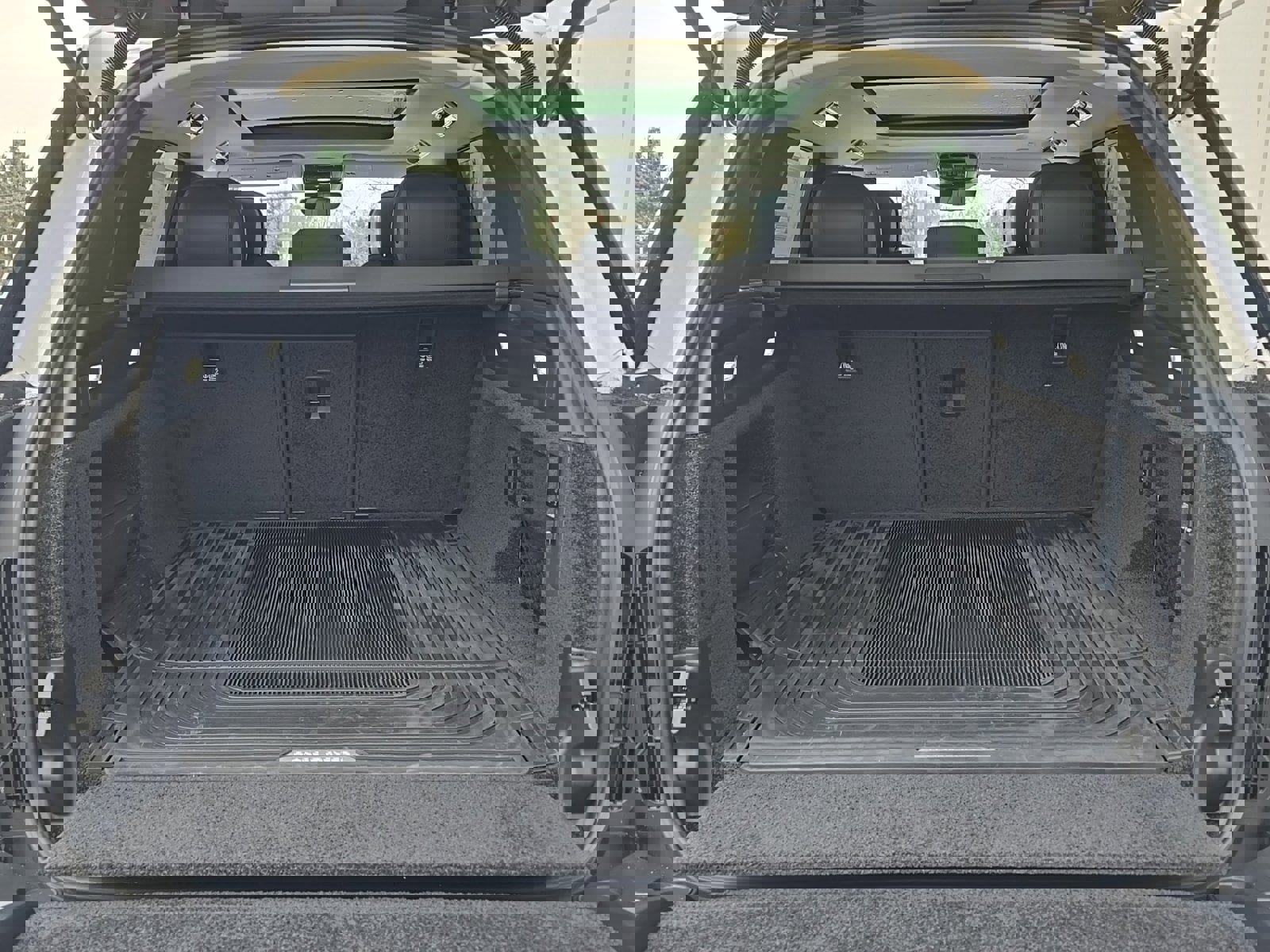 New 2025 Land Rover Range Rover SE image 25