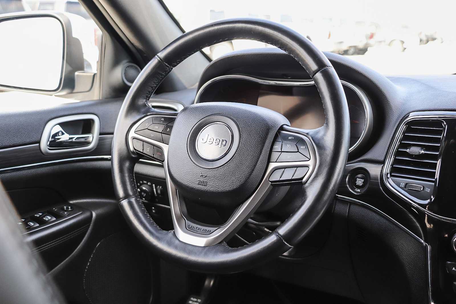 Used 2019 Jeep Grand Cherokee Limited RWD image 15