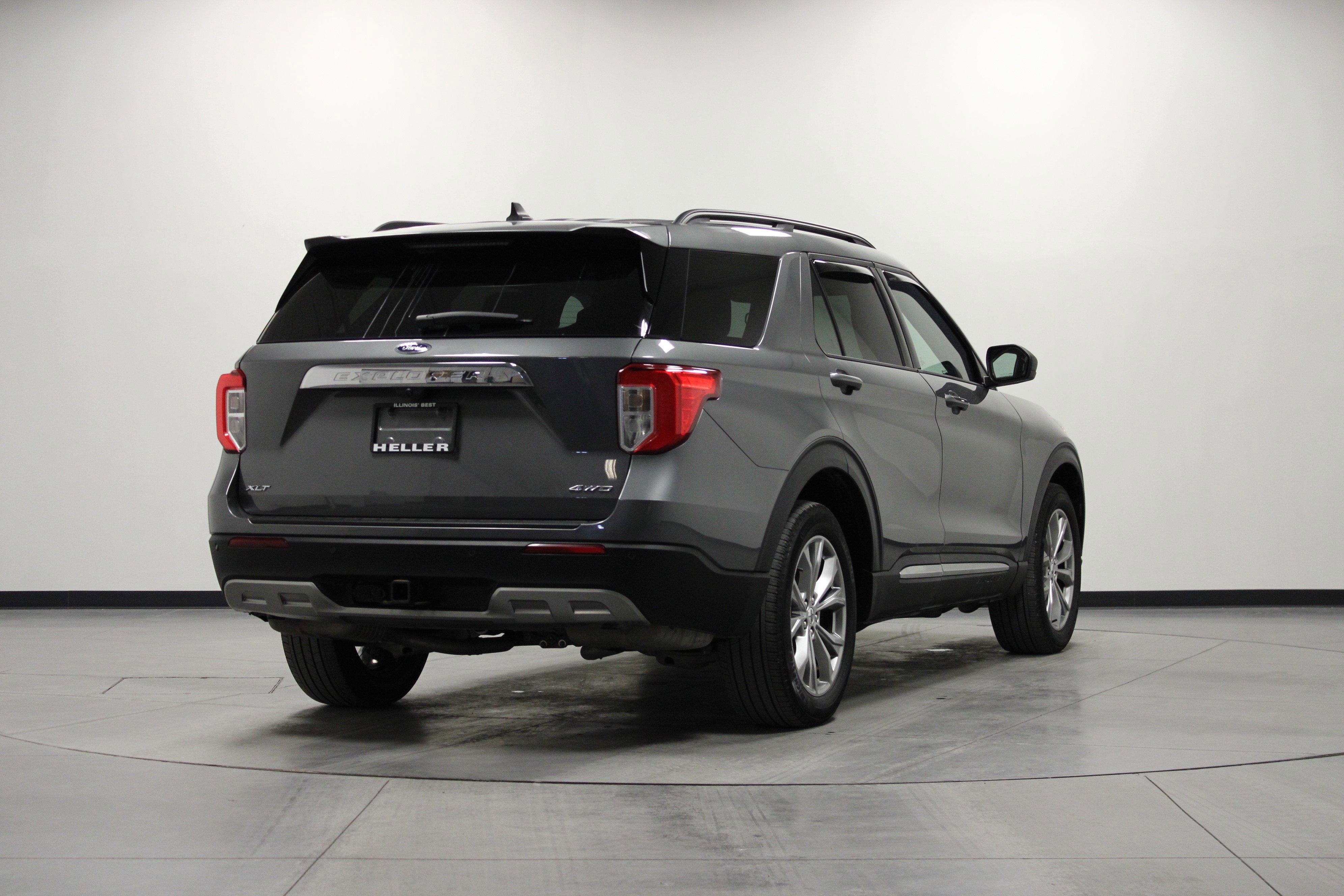 Used 2023 Ford Explorer XLT w/ Equipment Group 202A image 4