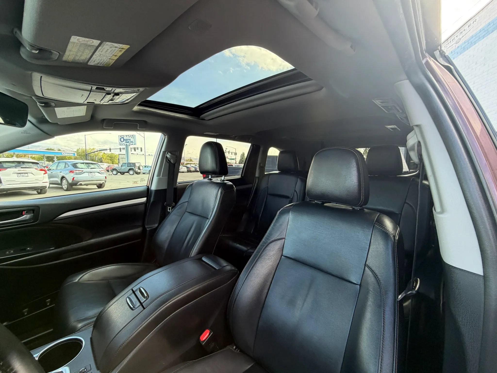 Used 2019 Toyota Highlander XLE FWD image 32