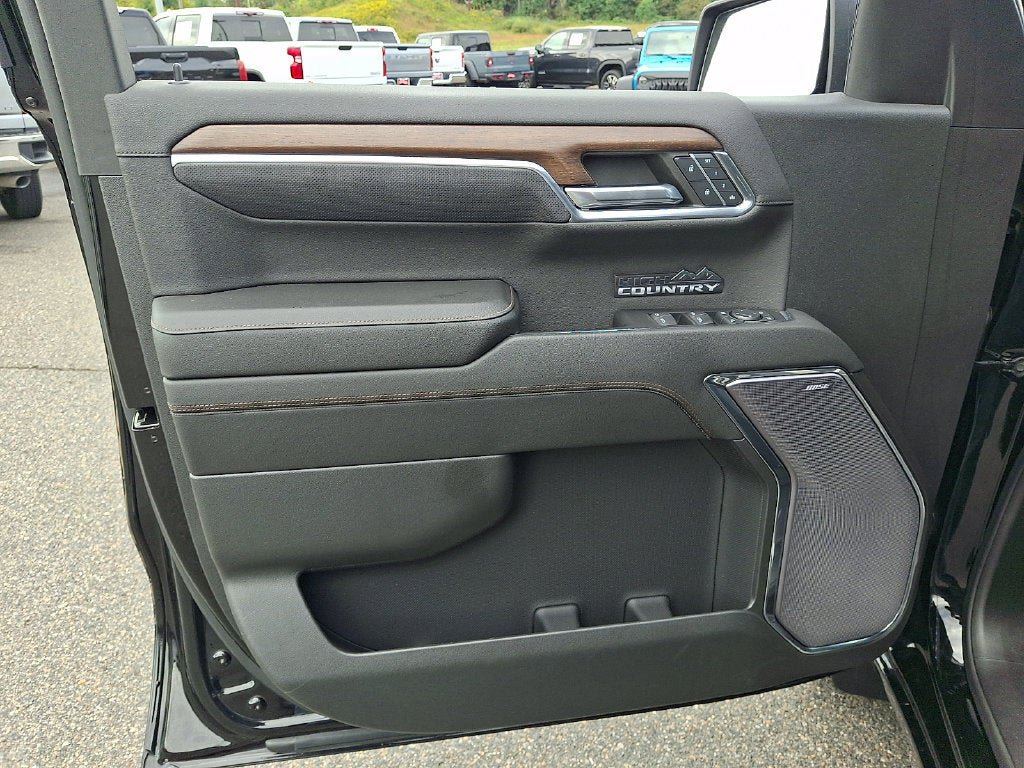 Used 2023 Chevrolet Silverado 1500 High Country w/ High Country Premium Package AWD/4WD image 12