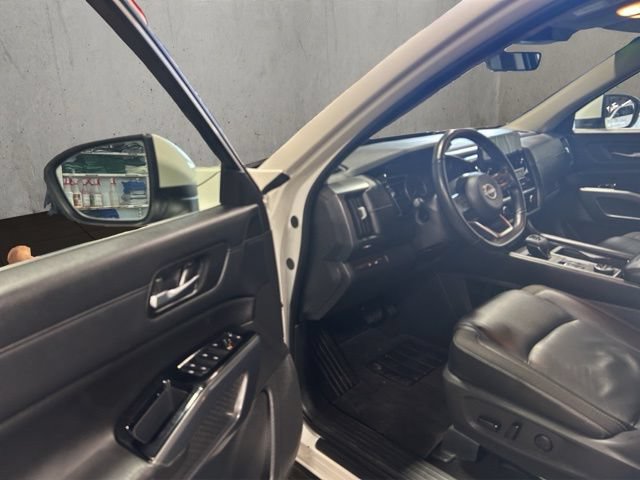 Used 2023 Nissan Pathfinder SL AWD/4WD image 23