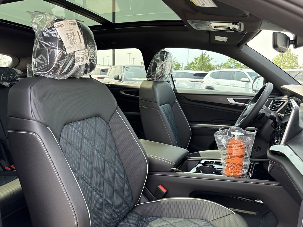 New 2025 Volkswagen Atlas Cross Sport SEL Premium R-Line image 17