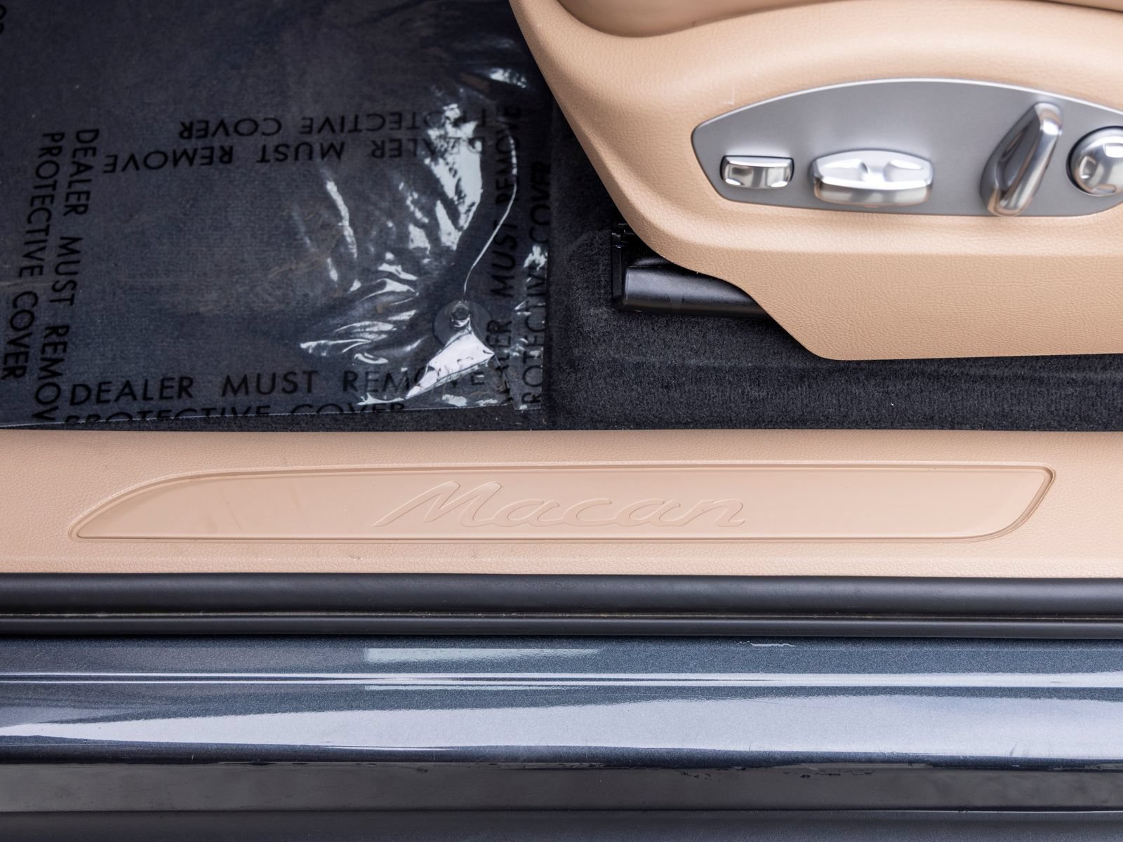 Certified 2023 Porsche Macan AWD/4WD image 28