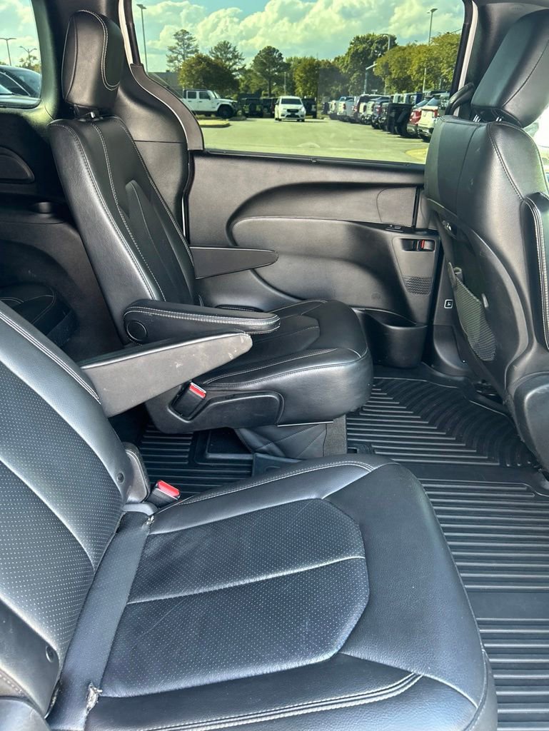 Used 2021 Chrysler Pacifica Touring-L w/ Premium & Safety Sphere Group FWD image 8