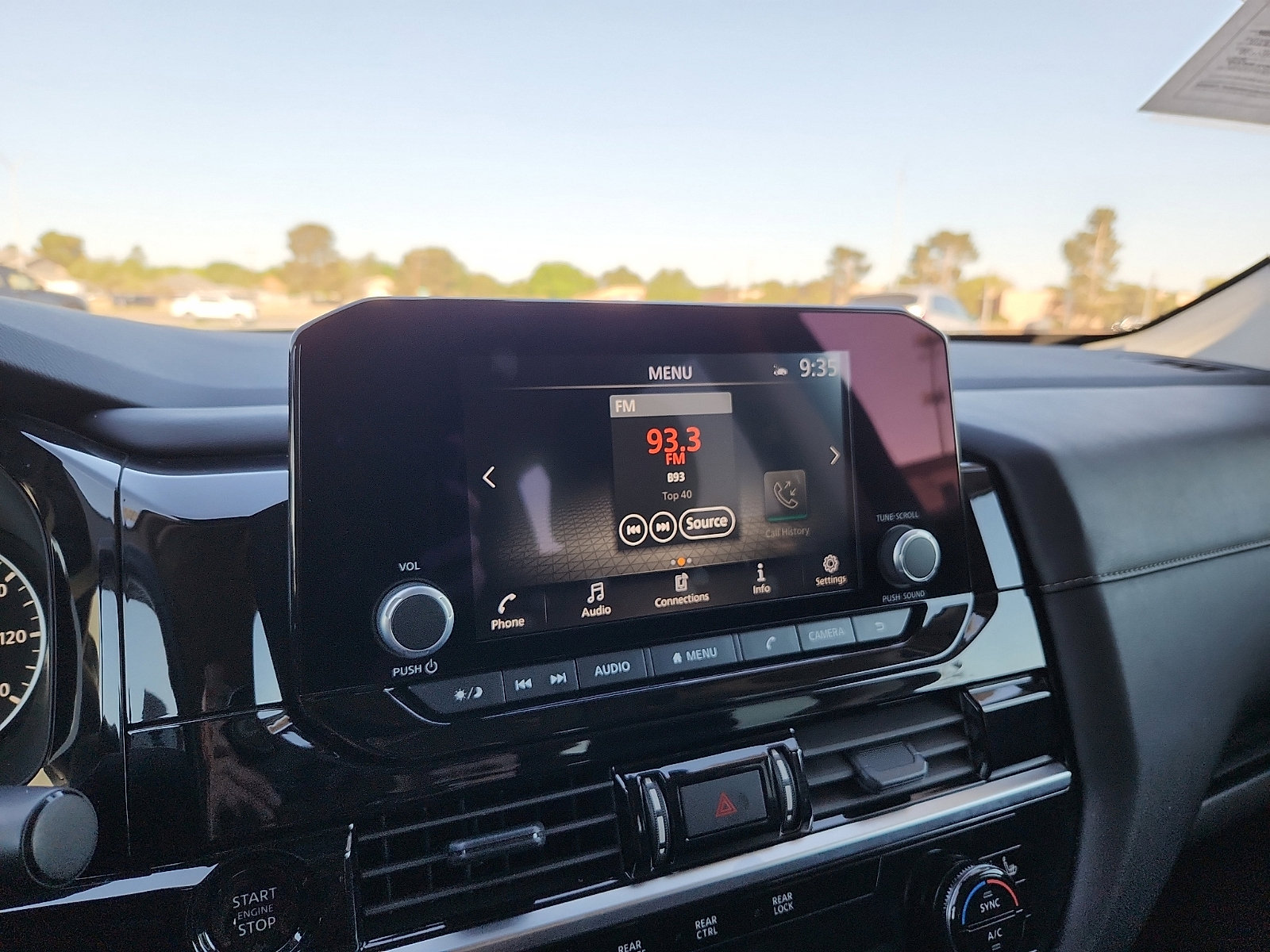 Used 2025 Nissan Pathfinder SV image 19