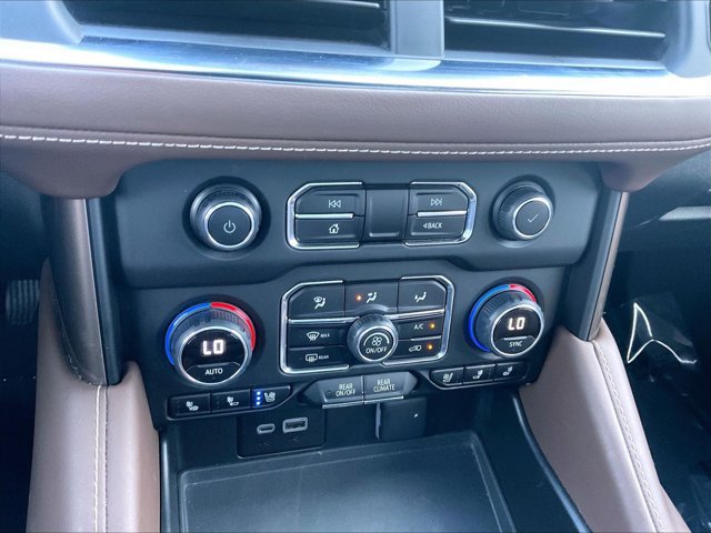 Used 2024 Chevrolet Suburban High Country RWD image 24