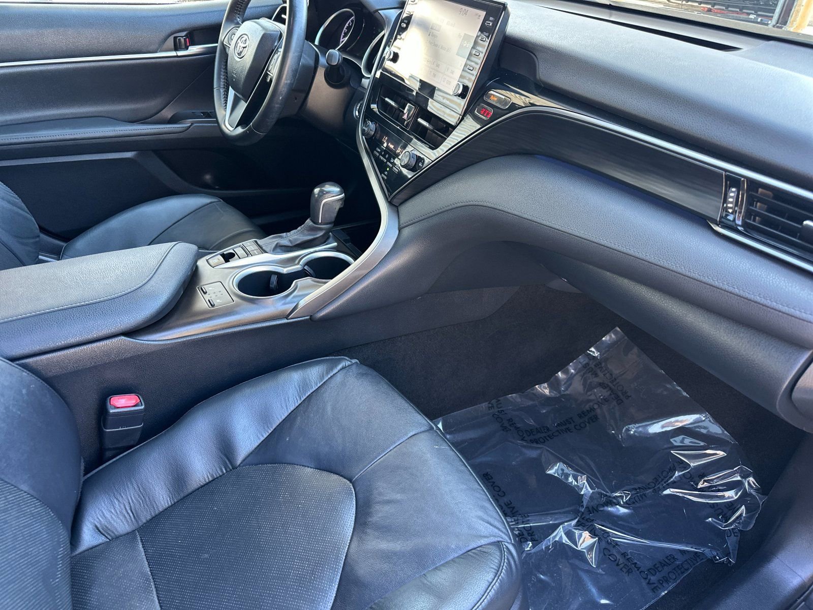 Used 2021 Toyota Camry XLE w/ Navigation Package FWD image 18