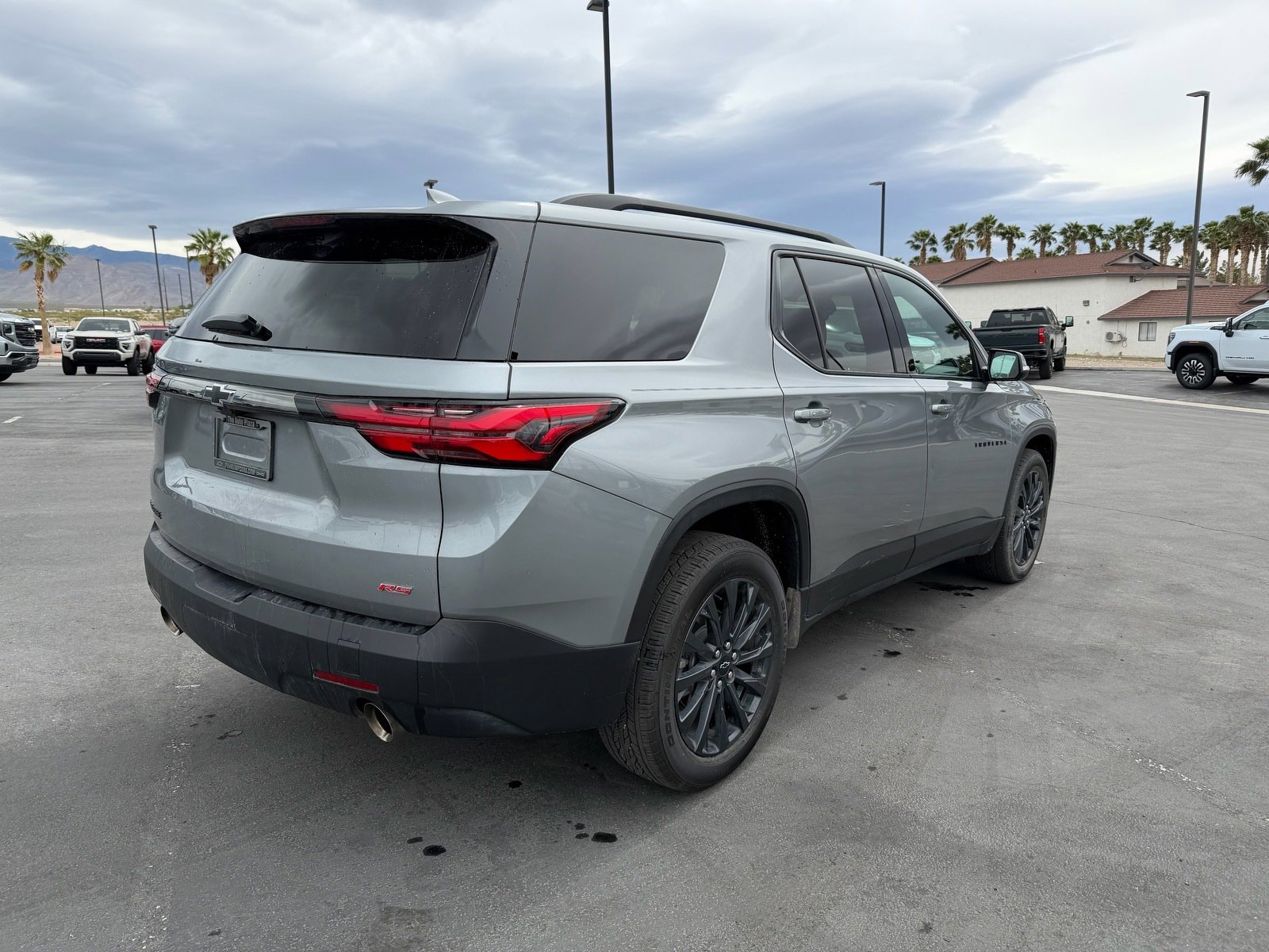 Used 2023 Chevrolet Traverse RS image 3