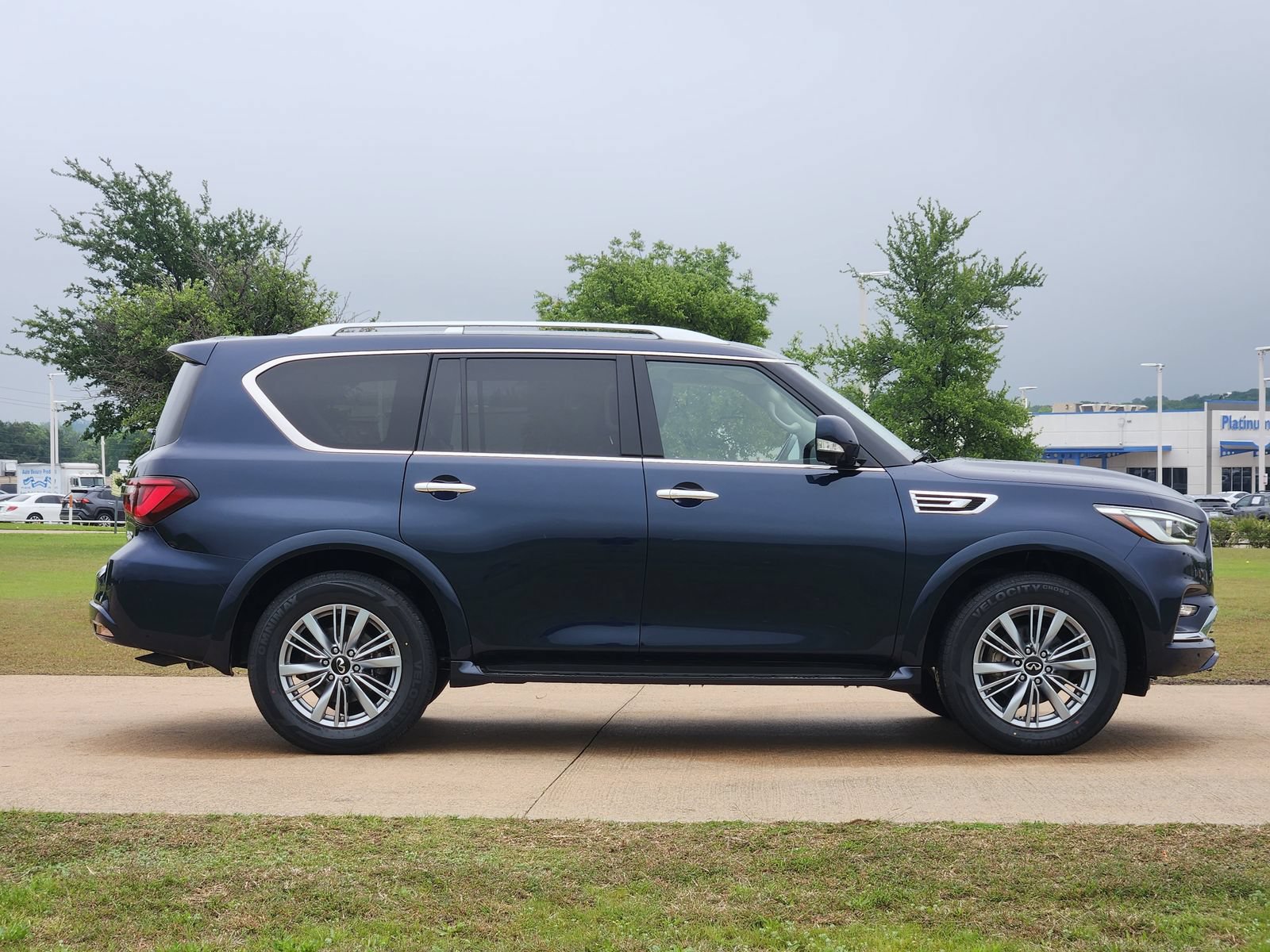 Used 2024 INFINITI QX80 Luxe RWD image 7