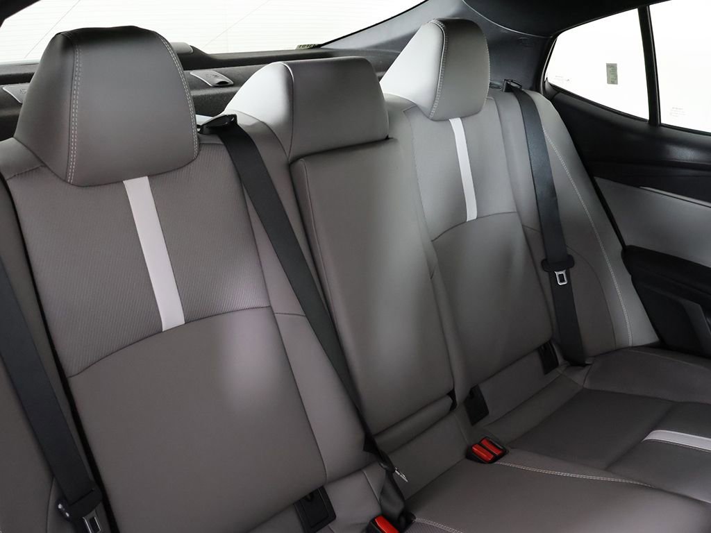 Used 2025 Toyota Camry SE FWD image 31