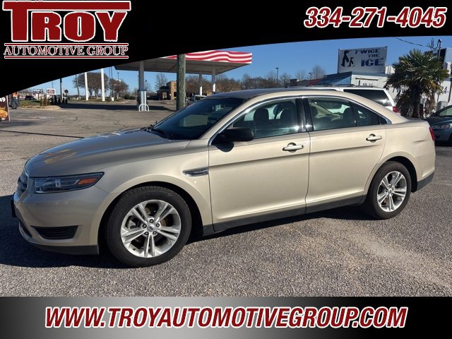 Used 2017 Ford Taurus SE image 4