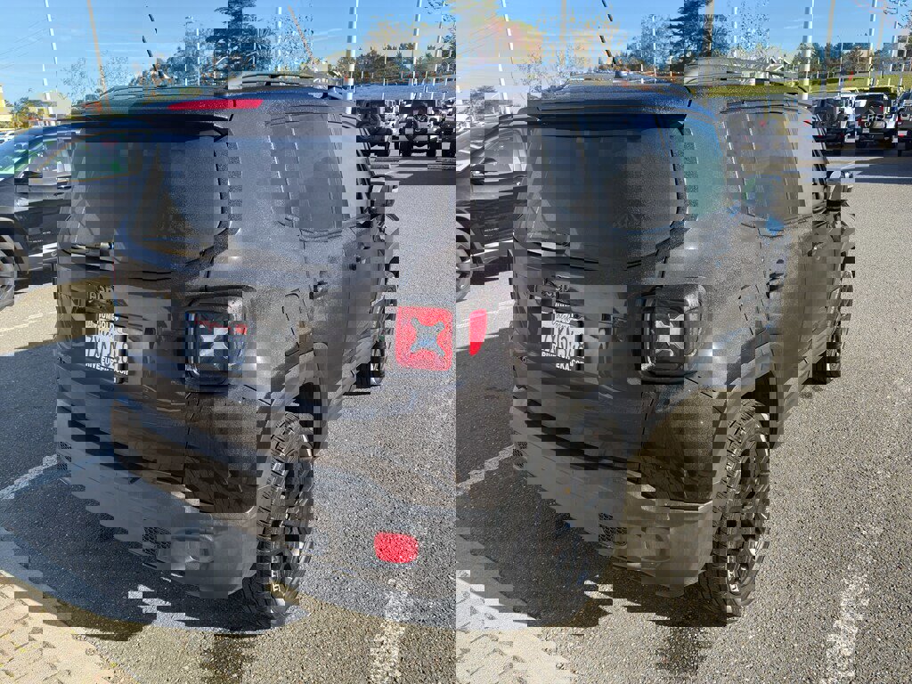 Used 2017 Jeep Renegade Altitude image 8